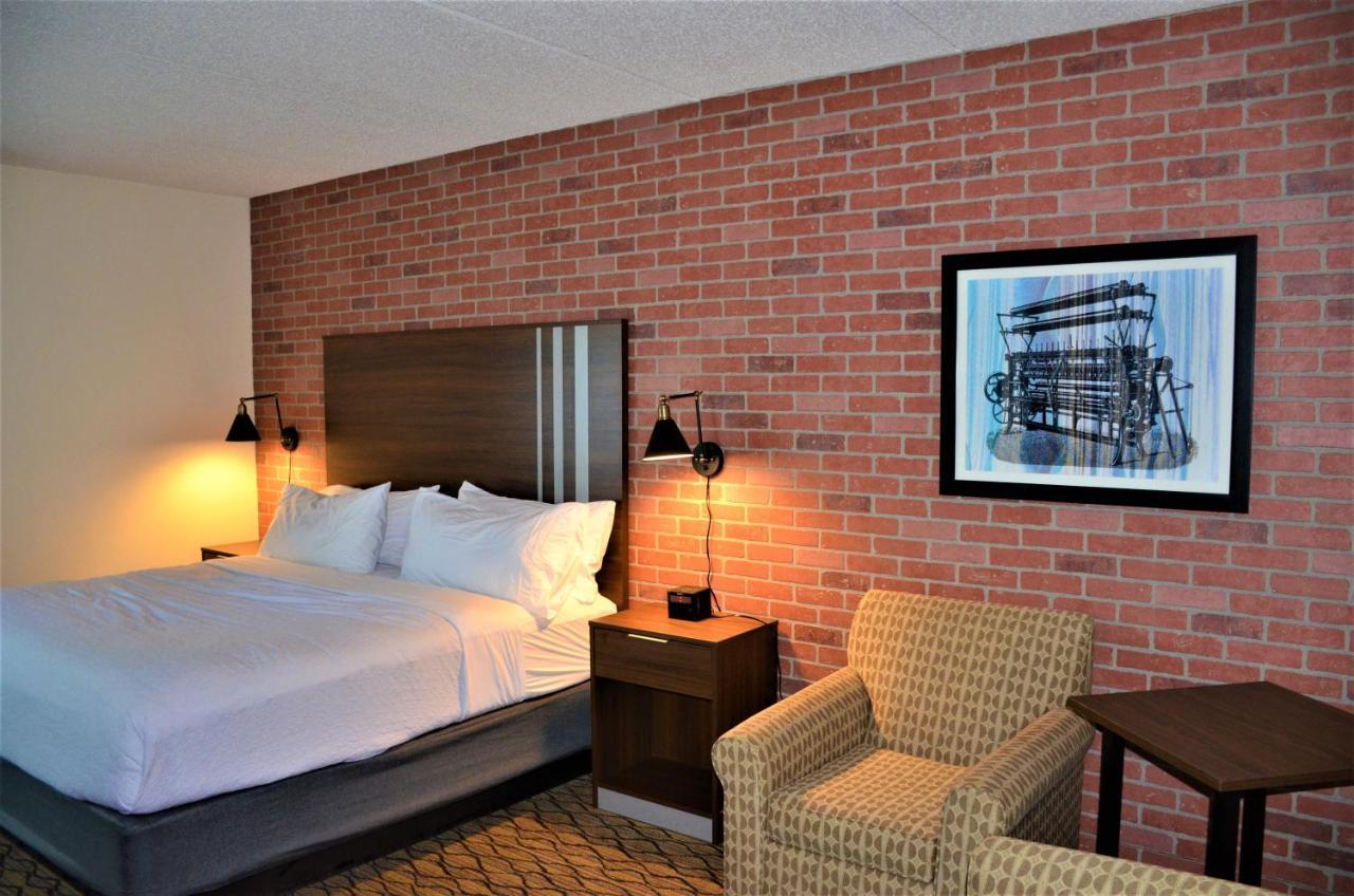 Burrstone Inn, Ascend Hotel Collection ニューハートフォード エクステリア 写真